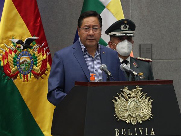Presidente Arce cambia mando policial en medio de críticas por irregularidades