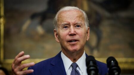 Juez federal ordena a la administración Biden que coopere en la demanda de colusión con redes sociales