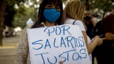 Docentes en Venezuela protestan para exigir el pago completo de beneficios