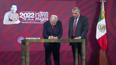 Presidente de México firma decreto para aliviar la sequía del norte del país