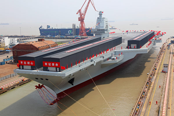 Vista general de la ceremonia de presentación del tercer portaaviones de China, el Fujian, que lleva el nombre de la provincia de Fujian, en el astillero Jiangnan, filial de la Corporación Estatal de Construcción Naval de China (CSSC), en Shanghái, China, el 17 de junio de 2022. (Li Tang/VCG vía Getty Images)
