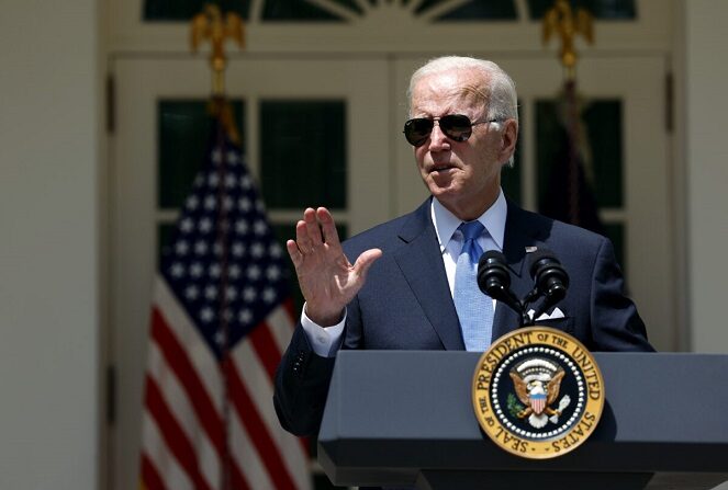 El presidente Joe Biden pronuncia un discurso sobre el COVID-19 en el Jardín de las Rosas de la Casa Blanca en Washington el 27 de julio de 2022. (Anna Moneymaker/Getty Images)
