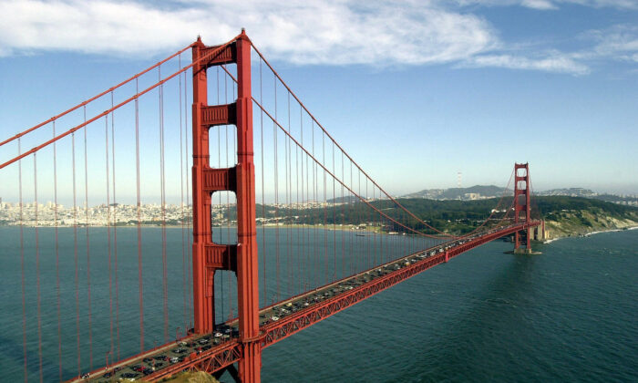 Puente Golden Gate cruza Bahía en San Francisco, California, en una foto de archivo. (Justin Sullivan/Getty Images)