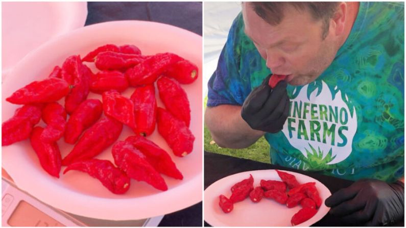 Gregory Foster comiendo a toda velocidad chiles fantasma en San Diego, California, en noviembre de 2021. (Cortesía de Guinness World Records)