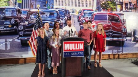Rep. Mullin gana la segunda vuelta de las primarias republicanas del Senado de EE.UU. en Oklahoma