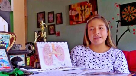 Niña genio mexicana con IQ cercano a Einstein estudiará medicina en EE. UU. a sus 10 años