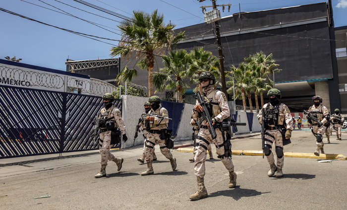 Soldados mexicanos se despliegan en Tijuana, estado de Baja California, México, el 13 de agosto de 2022. EFE/Joebeth Terriquez