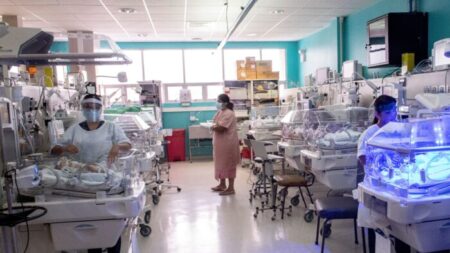 Hospitalizan a 23 bebés por parechovirus, dicen los CDC con una advertencia