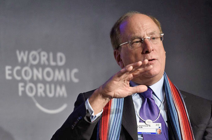 El director ejecutivo de BlackRock, Larry Fink, asiste a una sesión en la reunión anual del Foro Económico Mundial en Davos el 23 de enero de 2020. (Fabrice Coffrini/AFP vía Getty Images)
