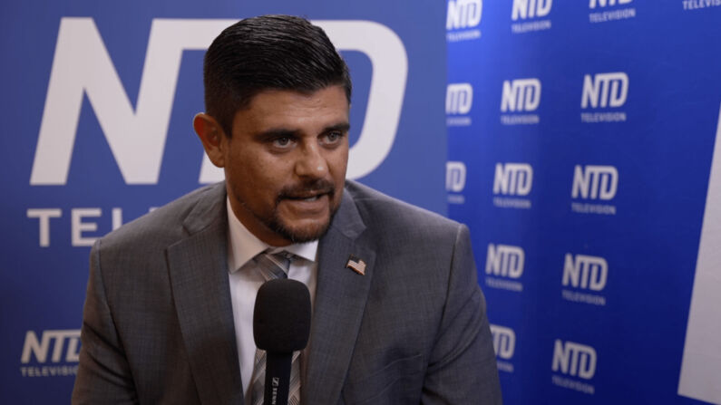 Luis Pozzolo, candidato republicano por el Distrito 7 de Arizona del Congreso de EE. UU., en una entrevista con NTD en Español el 5 de agosto de 2022 en la CPAC de Dallas, Texas. (NTD en Español)