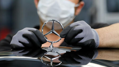 Mercedes-Benz empieza a producir vehículos eléctricos en EE.UU.