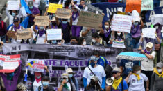 Universitarios y campesinos protestan contra el Gobierno en Guatemala