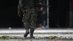 Enfrentamientos entre grupos armados dejan unos 300 desplazados en Colombia