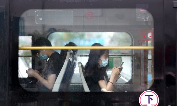Incapaz de pagar a los conductores, empresa de autobuses china de Dancheng suspende el servicio