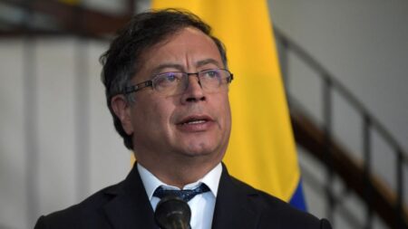 EE.UU. quiere trabajar con Petro hacia una «solución pacífica» en Venezuela