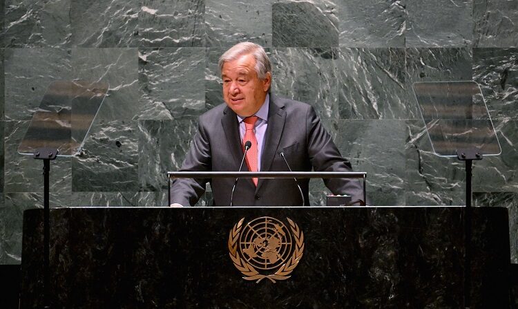 El secretario general de la ONU, António Guterres, habla durante la Conferencia de Revisión de las Partes del Tratado de No Proliferación de Armas Nucleares de 2022 en las Naciones Unidas en la ciudad de Nueva York el 1 de agosto de 2022. (ANGELA WEISS/AFP vía Getty Images)
