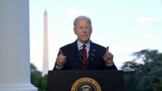 Biden vuelve a ser sintomático tras «rebrote» de la infección por COVID-19, dice el médico