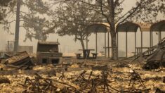Ascienden a cuatro los muertos en un intenso incendio desatado en California