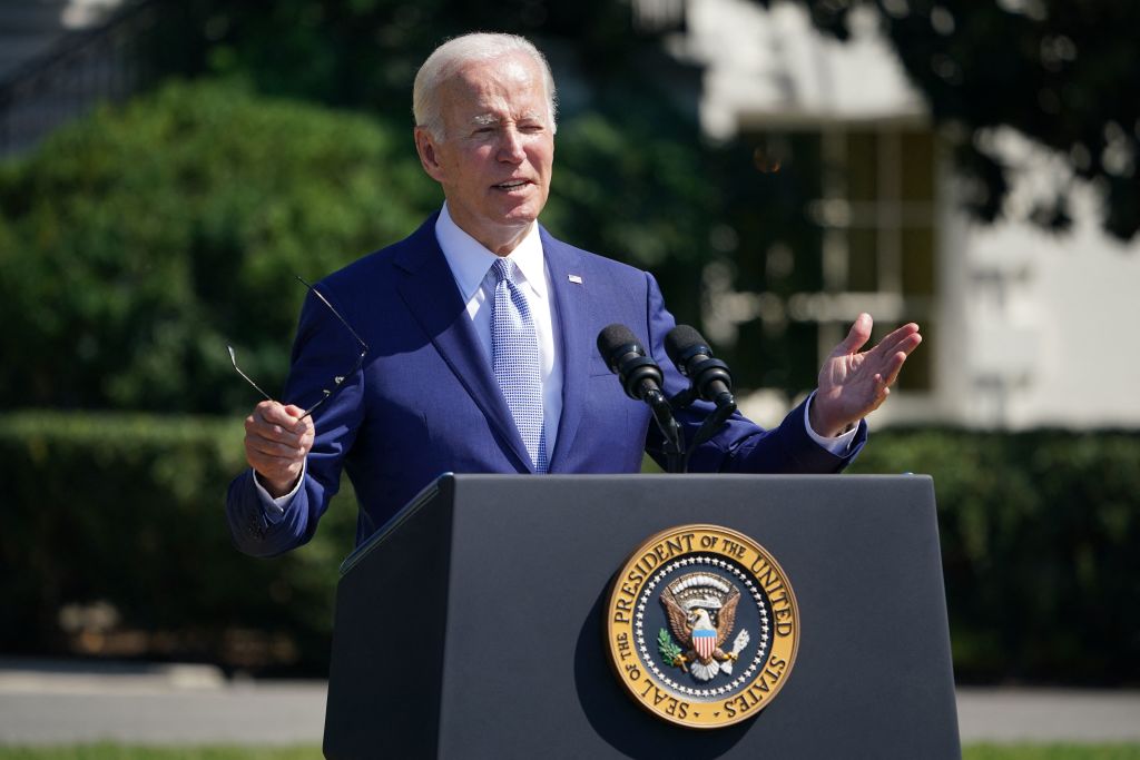 Biden otorga a Micron USD 6 mil millones para impulsar producción de chips en EE.UU.