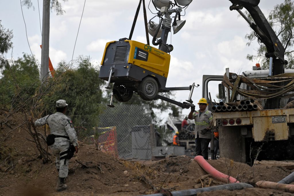 México analiza pedir ayuda internacional para rescatar a 10 mineros atrapados