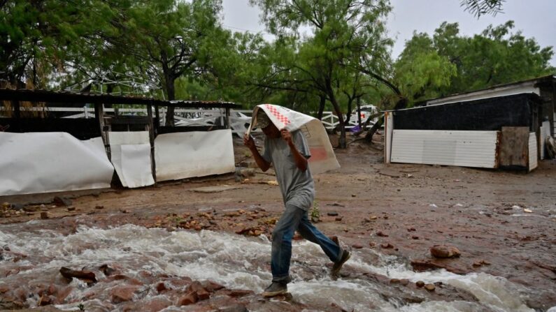 Mañana lluviosa en la comunidad de Agujita, municipio de Sabinas, estado de Coahuila, México, el 15 de agosto de 2022. (PEDRO PARDO/AFP vía Getty Images)