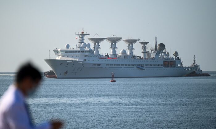 El buque de investigación y reconocimiento de China, el Yuan Wang 5, llega al puerto de Hambantota el 16 de agosto de 2022. (Ishara S. Kodikara/AFP vía Getty Images)
