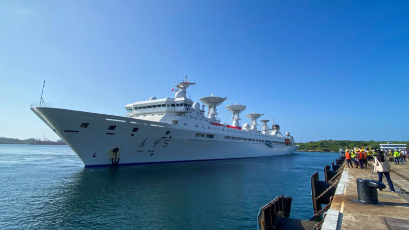 El buque de investigación y reconocimiento chino, Yuan Wang 5, llega al puerto de Hambantota, el 16 de agosto de 2022. (Ishara S. Kodikara/AFP vía Getty Images)
