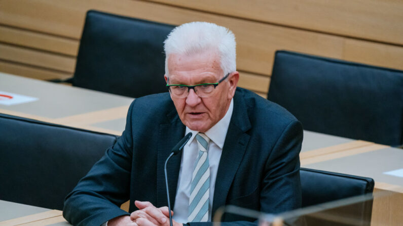 Winfried Kretschmann, primer ministro de Baden-Wuerttemberg y miembro del Partido Verde Alemán, en Landespressekonferenz luego de los resultados iniciales en las elecciones estatales en Baden-Wuerttemberg, el 14 de marzo de 2021, en Stuttgart, Alemania. (Thomas Niedermüller/Getty Images)