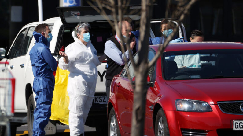 En una fotografía de archivo, se ve personal forense de la policía en Auckland, Nueva Zelanda. (Fiona Goodall/Getty Images)