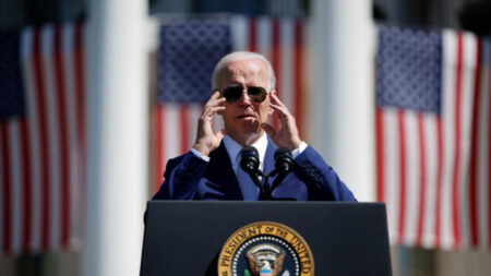 Observatorio: Condonación de Biden a deudas estudiantiles beneficiará a empleados de la Casa Blanca
