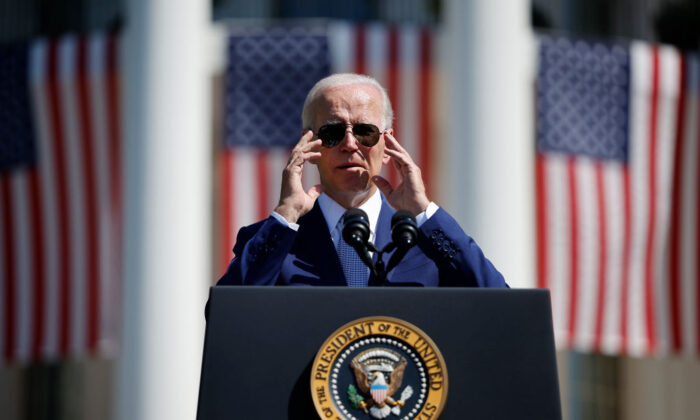 El presidente Joe Biden habla durante una ceremonia en el Jardín Sur de la Casa Blanca, en Washington, el 9 de agosto de 2022. (Chip Somodevilla/Getty Images)
