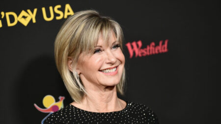 Muere cantante Olivia Newton-John a los 73 años