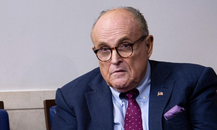 Giuliani es objeto de una investigación penal en el caso de elecciones de Georgia, dice su abogado