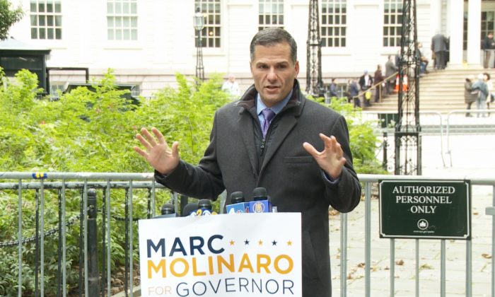 El candidato a gobernador, Marc Molinaro, lanza su iniciativa Think Different (Piensa diferente) en una conferencia de prensa en el Ayuntamiento de Nueva York, el 22 de octubre de 2018. (Oliver Trey/NTD)
