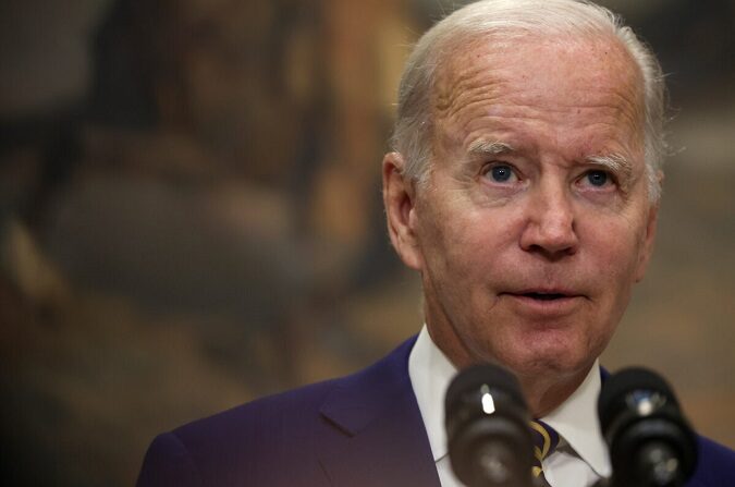 El presidente Joe Biden habla sobre la deuda de los préstamos estudiantiles en la Casa Blanca, en Washington, el 24 de agosto de 2022. (Alex Wong/Getty Images)

