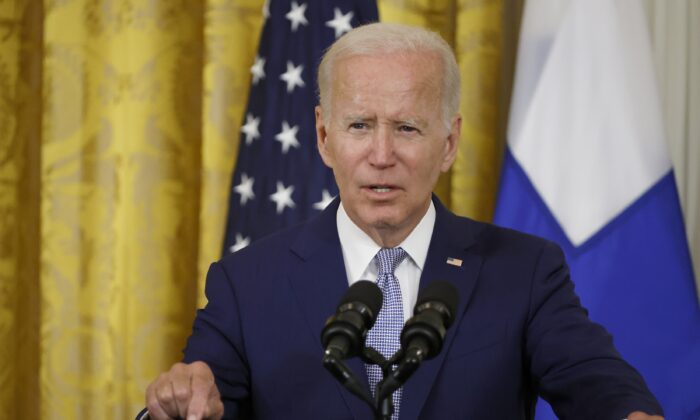El presidente de EE.UU. Joe Biden habla en Washington, el 9 de agosto de 2022. (Chip Somodevilla/Getty Images)