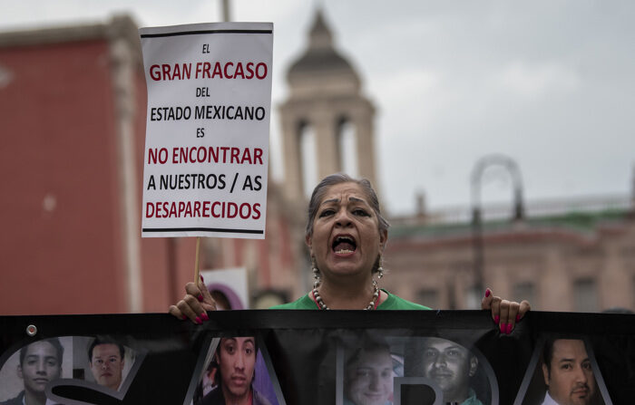 Familiares de desaparecidos se manifiestan en el marco del Día Internacional de las Víctimas de Desapariciones Forzadas, en la ciudad de Saltillo, Coahuila (México) en una fotografía de archivo. EFE/Miguel Sierra