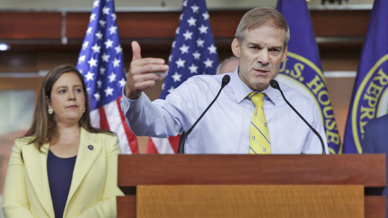 El congresista Jim Jordan (R-Ohio) habla en una rueda de prensa tras una reunión de la bancada republicana en el Capitolio de Estados Unidos, en Washington, el 8 de junio de 2022. (Kevin Dietsch/Getty Images)
