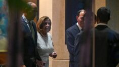 Pelosi aterriza en Singapur y se reúne con altos funcionarios al comienzo de su viaje por Asia