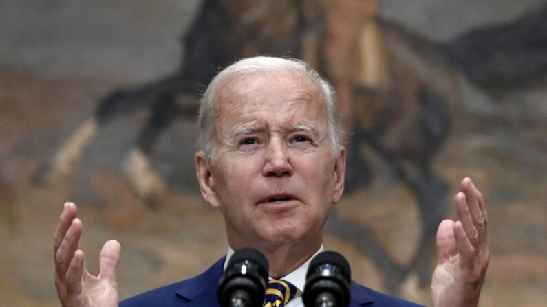 El presidente Joe Biden habla durante una rueda de prensa en la Casa Blanca en Washington el 24 de agosto de 2022. (Olivier Douliery/AFP vía Getty Images)
