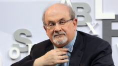 El agresor de Rushdie le acusa de atacar el Islam y niega contacto con Irán