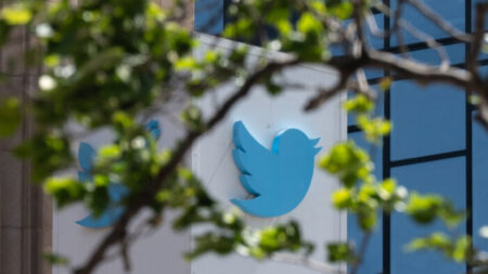 Twitter suspende a propagandista del PCCh que aboga por derribar el avión de Pelosi