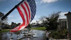 Hombre muere mientras intentaba vaciar su piscina durante el paso del huracán Ian
