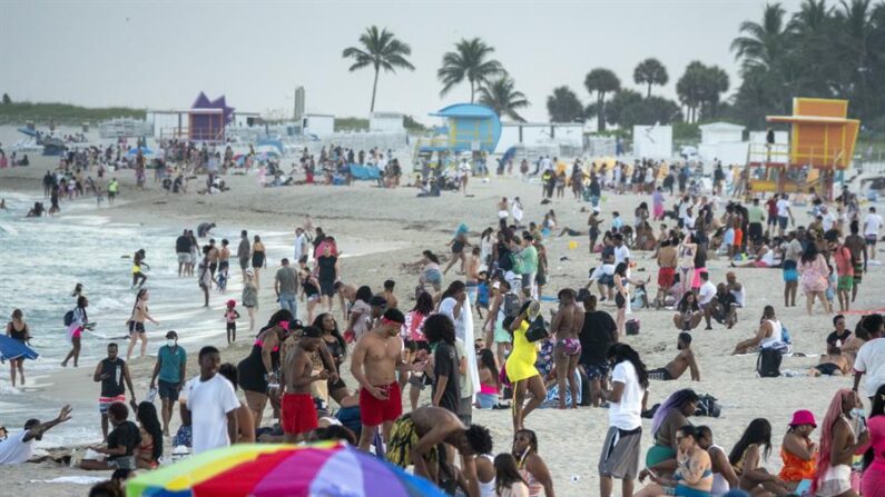 Vista de una playa en Miami Beach, Florida (EE.UU.), en una fotografía de archivo. EFE/Cristobal Herrera-Ulashkevich