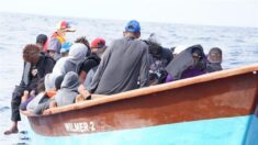 Detienen a 14 migrantes al llegar ilegalmente en una embarcación a Puerto Rico