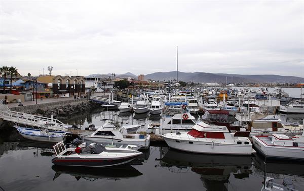 Embarcaciones menores amarradas en puerto, ante la llegada del huracán Kay en la ciudad de Ensenada, Baja California (México),el 8 de septiembre de 2022. EFE/Alejandro Zepeda
