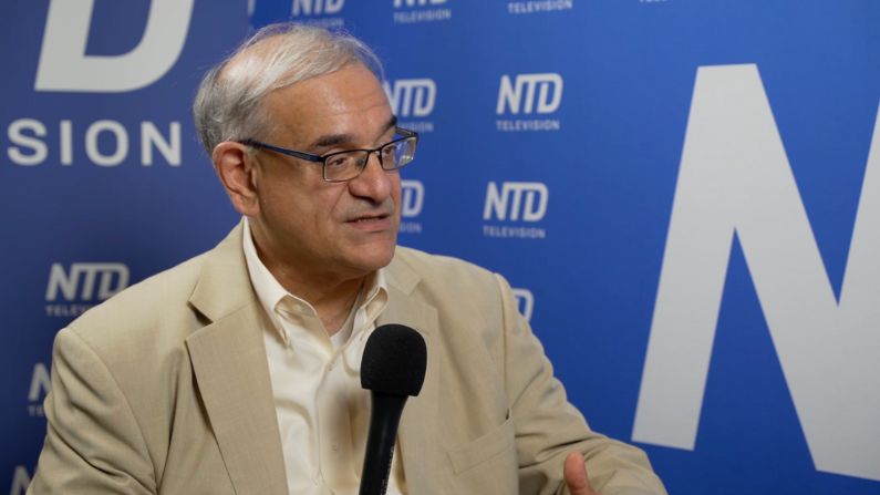 Mark Krikorian, el director ejecutivo del Centro de Estudios de Inmigración, en una entrevista con NTD en Español durante la National Conservatism Conference, el 12 de septiembre de 2022 en Florida. (NTD en Español) 