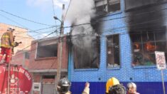 Cocaleros bolivianos se toman e incendian sede del mercado paralelo en La Paz