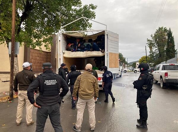 Imagen de archivo de  migrantes rescatados del interior de un camión en Monterrey, Nuevo León (México), el 6 de septiembre de 2022. EFE/Guardia Nacional