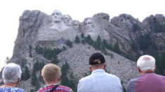 Millones siguen acudiendo en masa al Monte Rushmore pese a la cultura de cancelación
